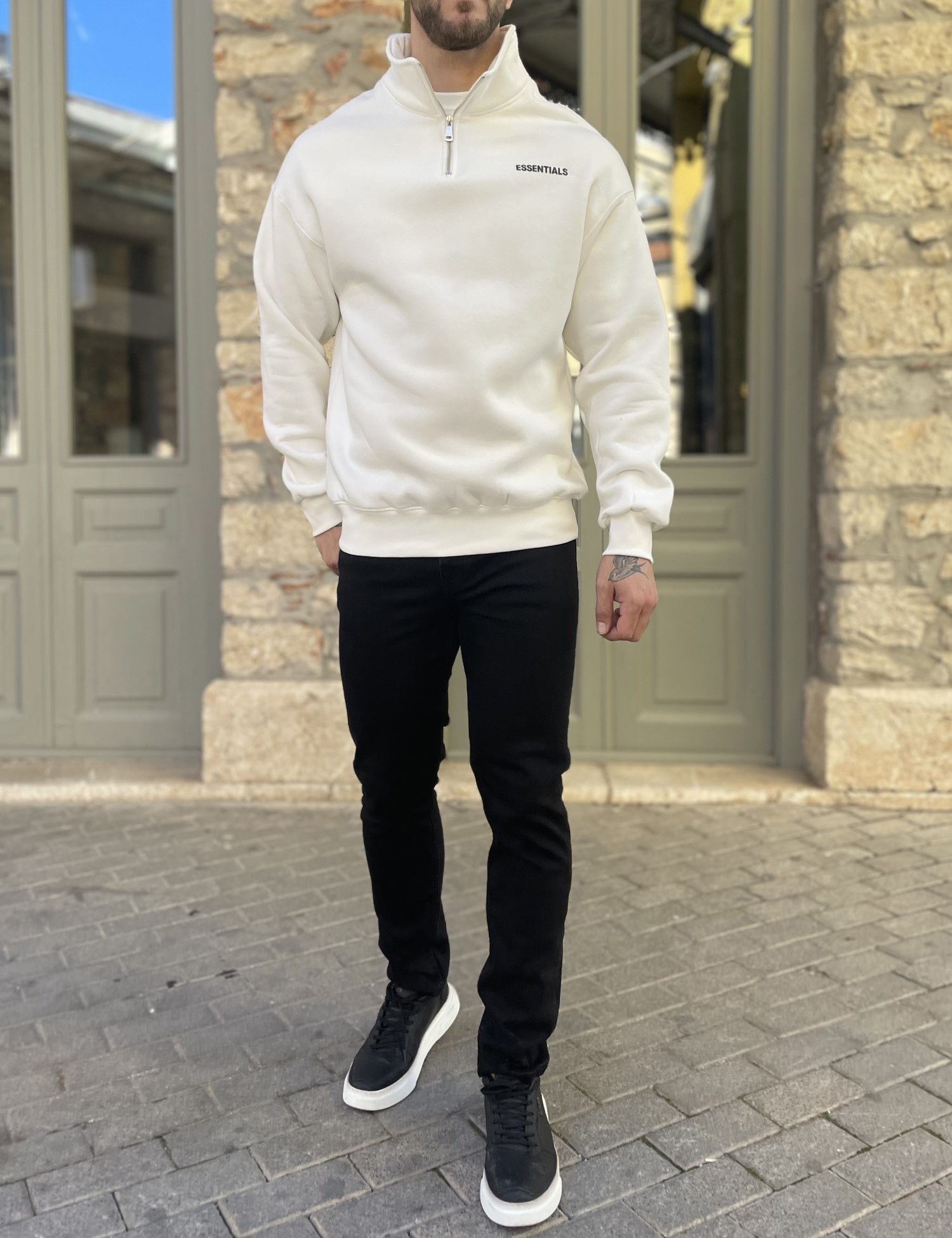 Ανδρικό λευκό φούτερ με μισό φερμουάρ και λογότυπο στο στήθος ES26003W φωτογραφία